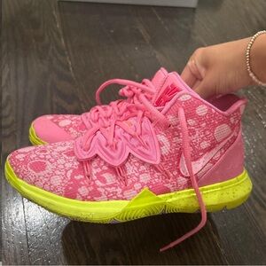 nike kyrie 5 boy’s grade school spongebob nickelodeon collab